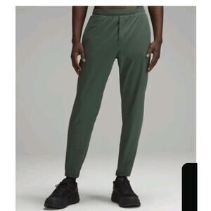 Lululemon Sage Green Surge Jogger Shorter 28” Running Pants Men’s Size Medium